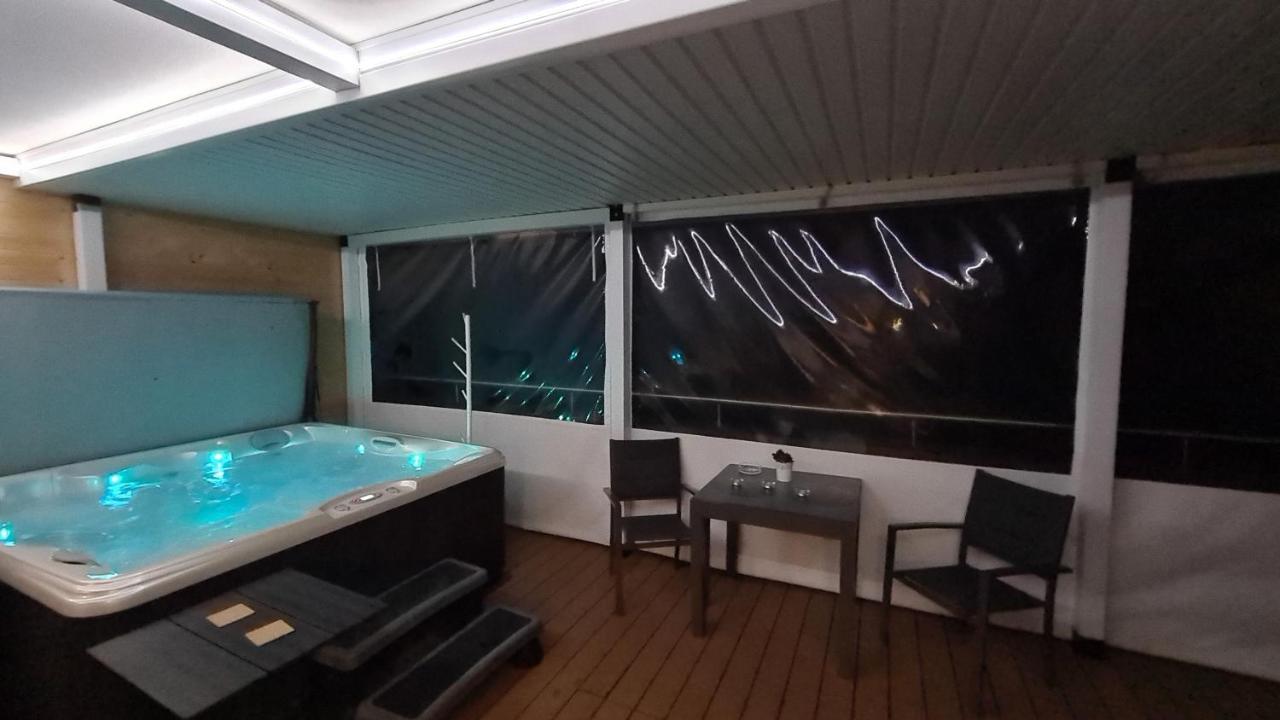 Apartament - Jacuzzi Rzeszów Kültér fotó