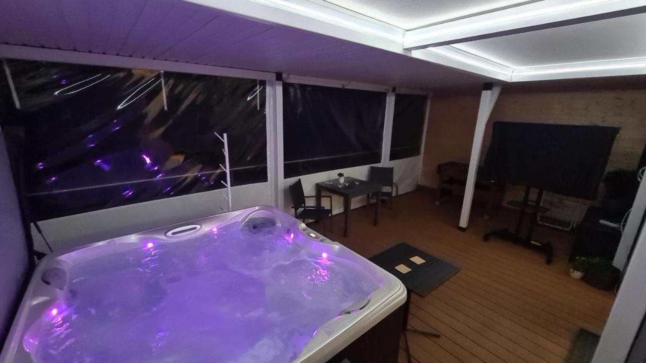 Apartament - Jacuzzi Rzeszów Kültér fotó